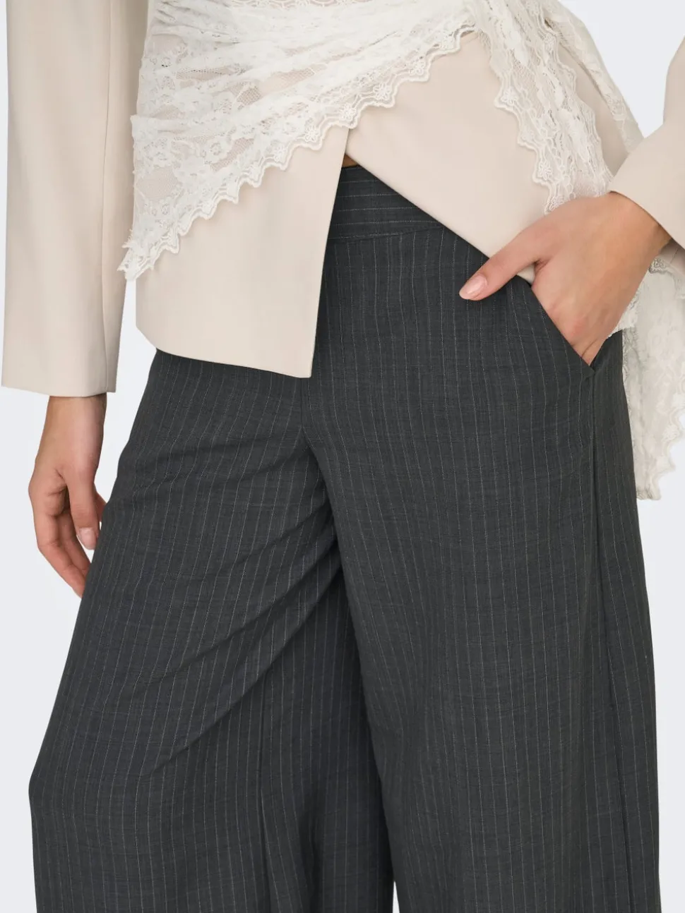 JDYARA Weiter Beinschnitt Hose