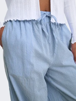ONLAUGUSTA Normal geschnitten Hose mit weitem Beinschnitt