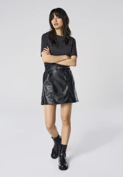 ONLHEIDI Mittlere Taille Normal geschnitten Kunstledershorts